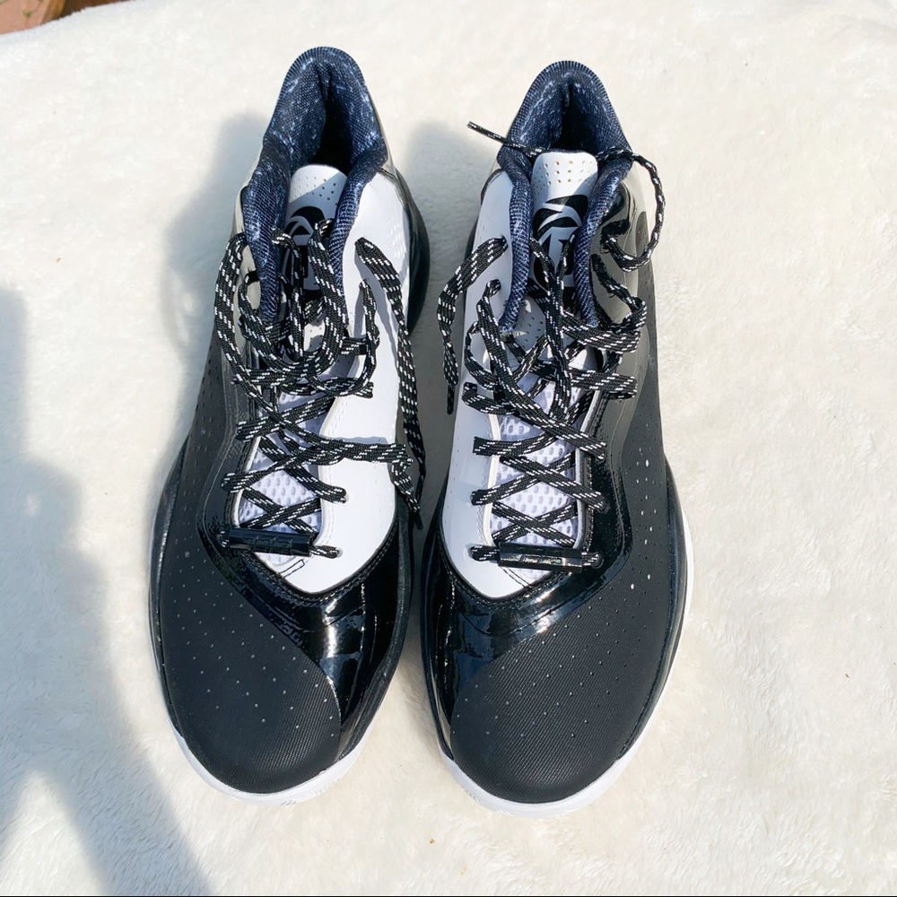 NWT Adidas D Rose 773 Basketball Hightop Sneakers​